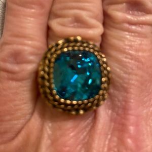 NWT Costume Jewelry Beautiful Ring. Gorgeous Deep Blue Turquoise Zirconia